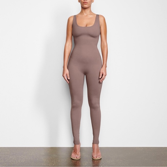 🌻NWOT SKIMS All-In-One Scoop Neck Onesie/Jumpsuit - Picture 4 of 9